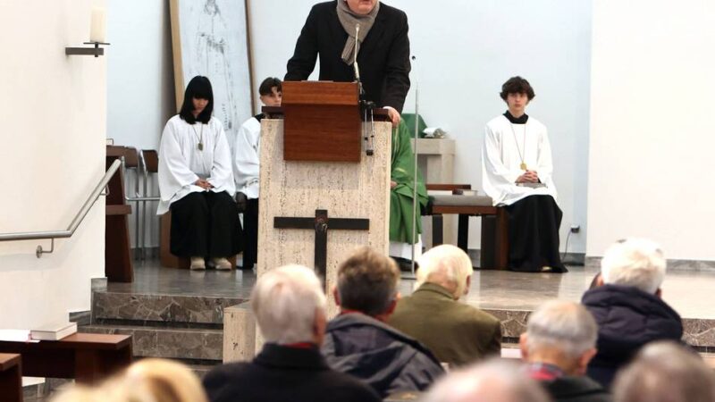 Kirche in Mönchengladbach: Ein „teuflisches Evangelium“ trifft auf große Poesie