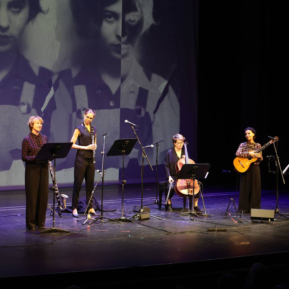 Performance am Theater Mönchengladbach: Corinna Harfouch und Etta Scollo reisen gemeinsam nach „Nirgendland“