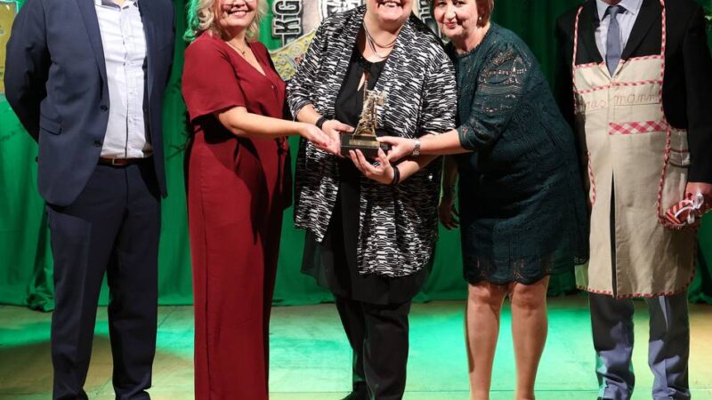 Ingrid Kühne in Mönchengladbach ausgezeichnet: Das „Joldene Spönnrad“ für „ein unwiederbringbares Denkmal des Karnevals“