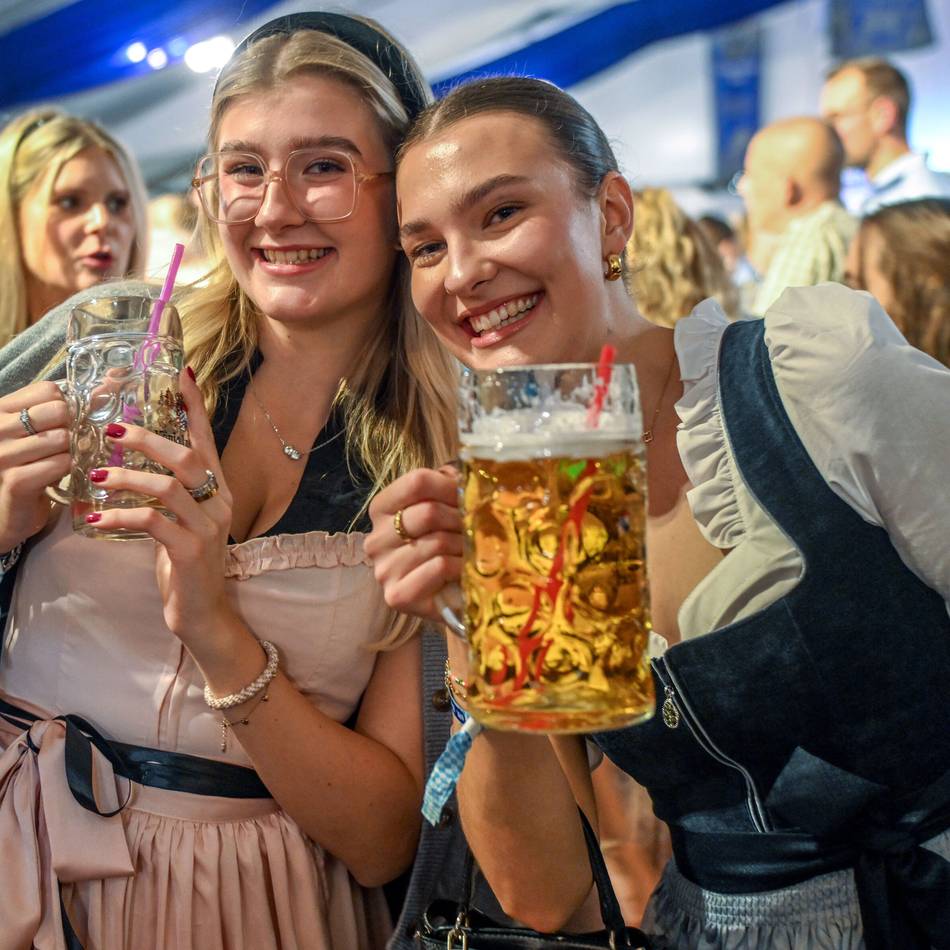 O’zapft war!: So war das Oktoberfest in Straelen