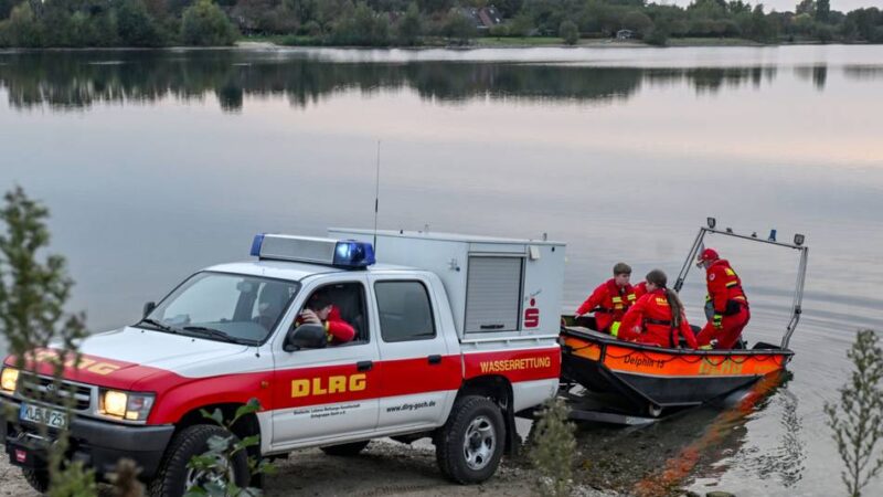 THW und DLRG waren mit dabei: Einsatzkräfte proben am Welberssee in Geldern den Ernstfall