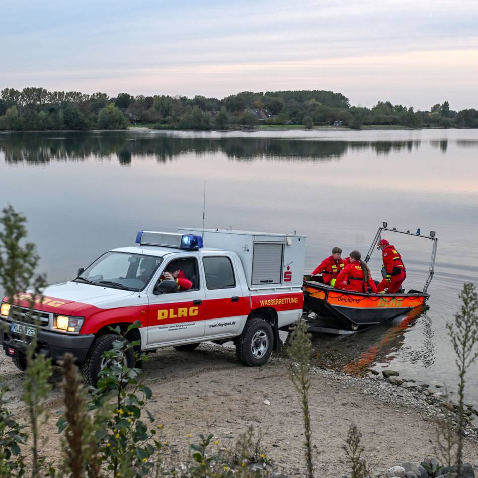 THW und DLRG waren mit dabei: Einsatzkräfte proben am Welberssee in Geldern den Ernstfall