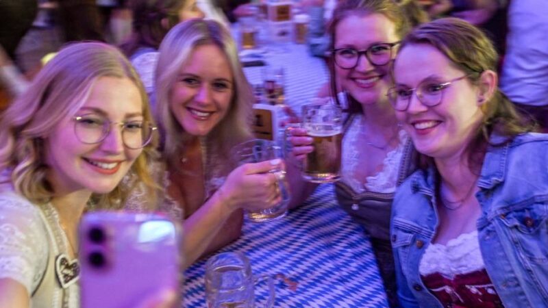 Auftakt der Hubertuskirmes: Beste Stimmung beim Oktoberfest in Keylaer