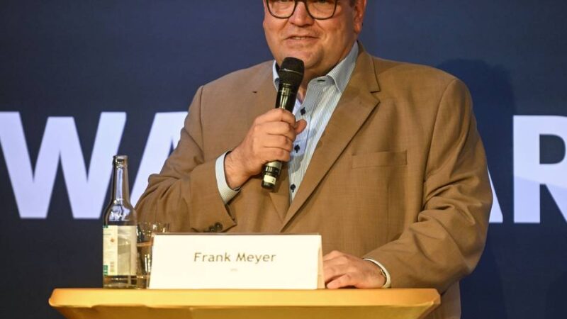 Stichwahl in Krefeld: Jetzt ist es amtlich: Frank Meyer bleibt Oberbürgermeister