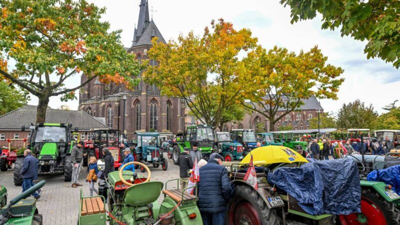 5. Trecker-Wallfahrt in Kevelaer: Historische Schätzchen knattern zum Kapellenplatz
