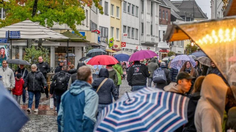Moerser Herbst: Familienfest mit Regenschirmen und Zaubertricks