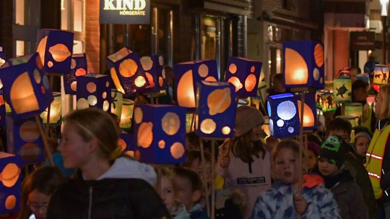 Vorbereitung auf Martinszug am 10. November: Hallenturnier und Haussammlung für St. Martin in Kevelaer