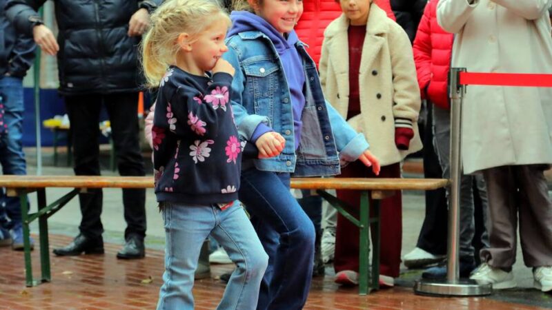 Wallstraßenfest in Sonsbeck: Verregnete Premiere