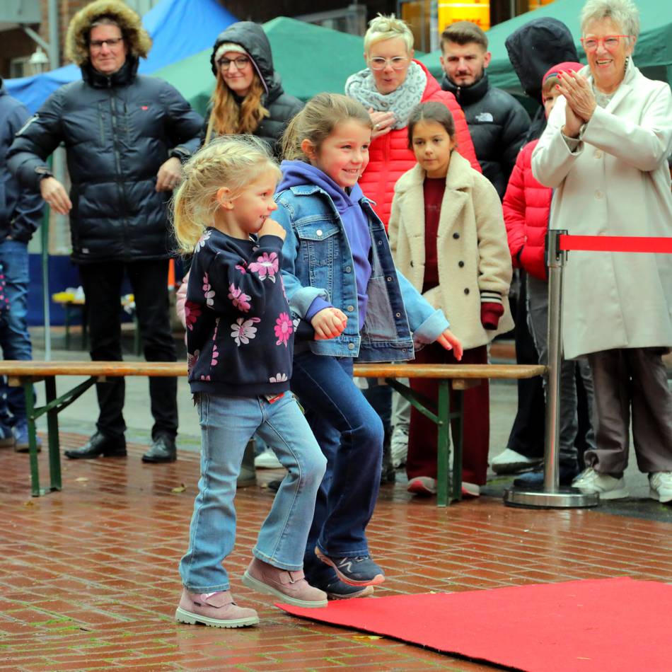 Wallstraßenfest in Sonsbeck: Verregnete Premiere