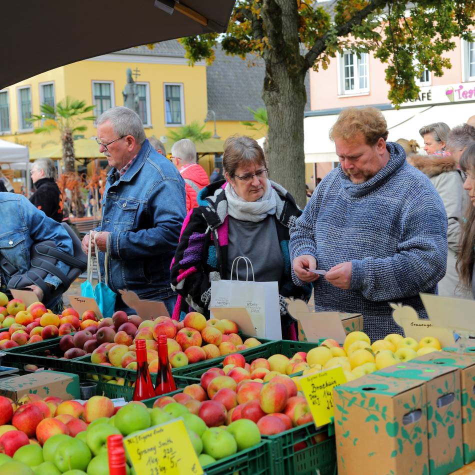 Volle Innenstadt: Xantener Herbstmarkt lockt Massen an