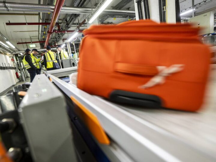 Keine Koffer, lange Schlagen: Passagier-Frust zu Ferienbeginn – so geht es am Flughafen Düsseldorf weiter