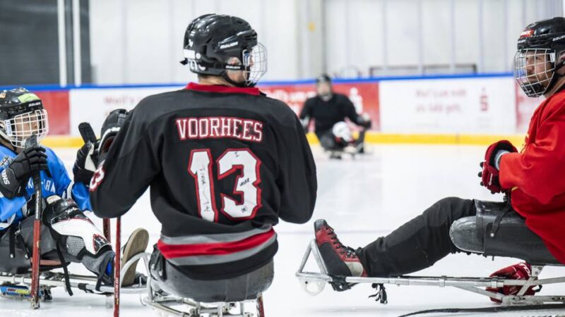 Eissporthalle in Düsseldorf-Benrath: Beim Para-Eishockey neuen Lebensmut schöpfen
