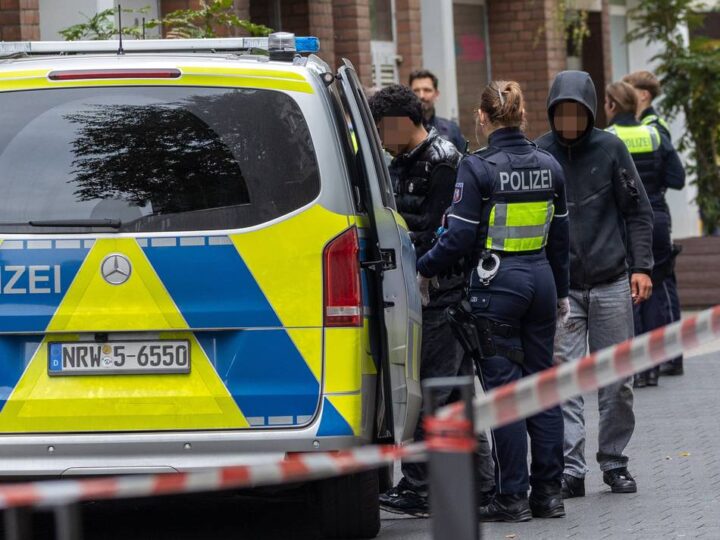 Polizeieinsatz in Krefeld: 19-Jähriger nach Messerattacke auf Petersstraße in Lebensgefahr