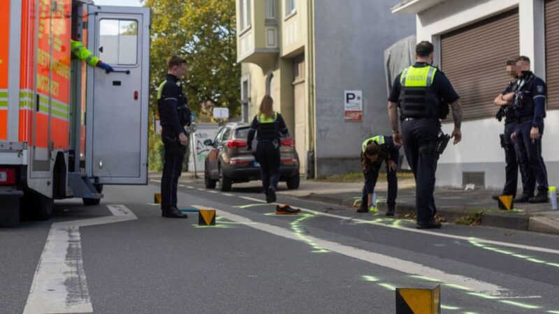 Schwerer Unfall in Uerdingen: Schwer verletzter Radfahrer bei Unfall auf Traarer Straße