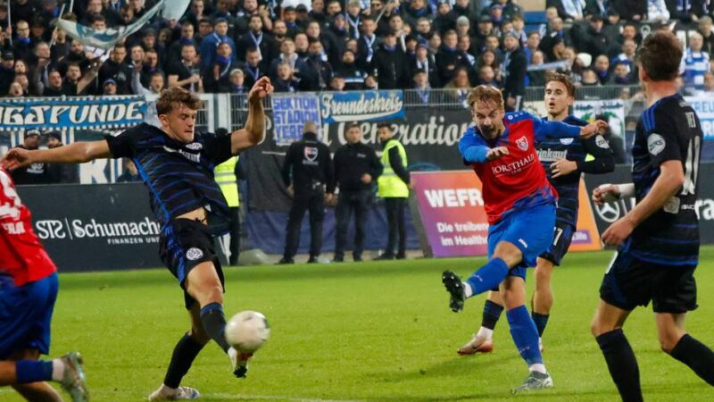 Pokalkracher am Niederrhein endet 1:3: Flutlichtausfall, Fackeln und Fanhäme – KFC Uerdingen unterliegt dem MSV Duisburg