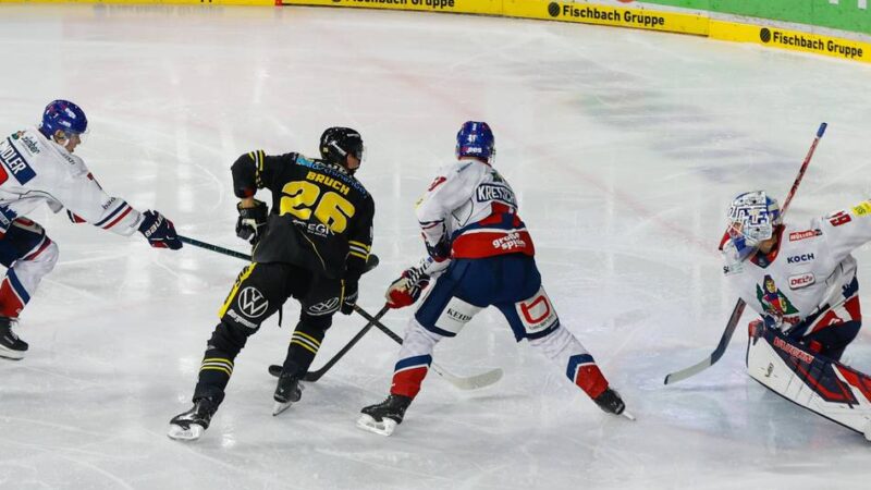 6:4 gegen den EHC Freiburg: Vier Power-Play-Tore – Pinguine gewinnen Chaos-Partie gegen die Wölfe