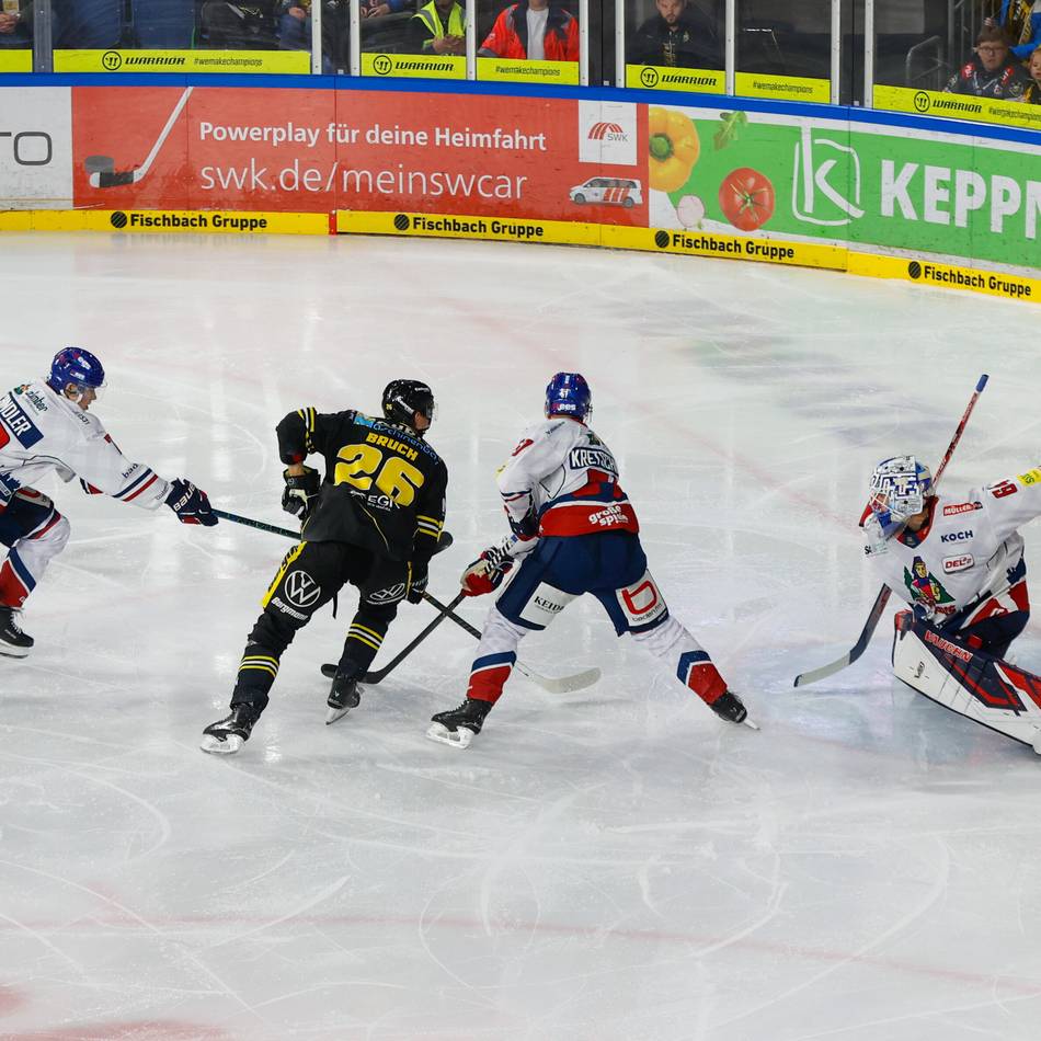 6:4 gegen den EHC Freiburg: Vier Power-Play-Tore – Pinguine gewinnen Chaos-Partie gegen die Wölfe