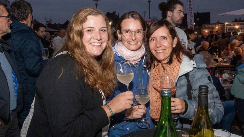 Erstes Vorster Weinabend stößt auf große Resonanz: „Wir wollten etwas schaffen, das sich von Feierabendmärkten abhebt“