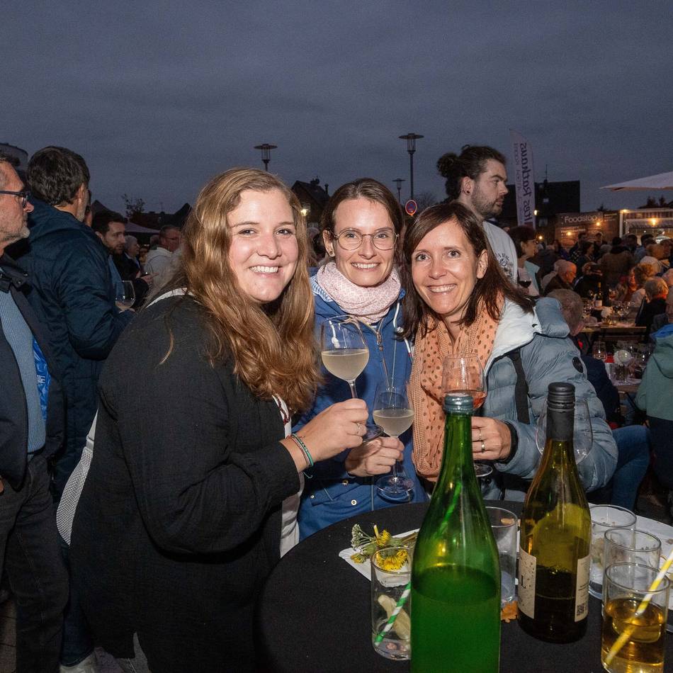 Erstes Vorster Weinabend stößt auf große Resonanz: „Wir wollten etwas schaffen, das sich von Feierabendmärkten abhebt“