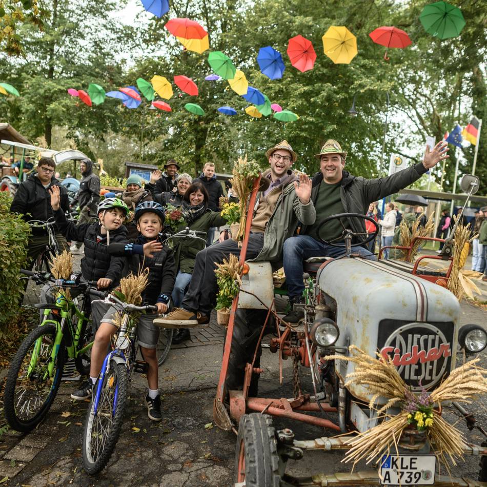 Trotz Wind und Regen: So schön war das Erntedankfest in Hommersum