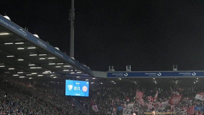 Plötzlich dunkel über Fortuna-Block: Das war der Grund für den Flutlicht-Ausfall im Bochumer Ruhrstadion