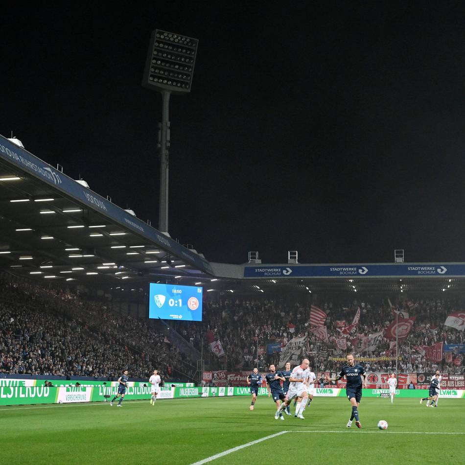 Plötzlich dunkel über Fortuna-Block: Das war der Grund für den Flutlicht-Ausfall im Bochumer Ruhrstadion