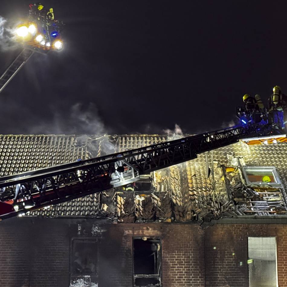 Brände in Mönchengladbach: Erst Feuer im Reihenhaus, dann Kellerbrand mit Menschenrettung