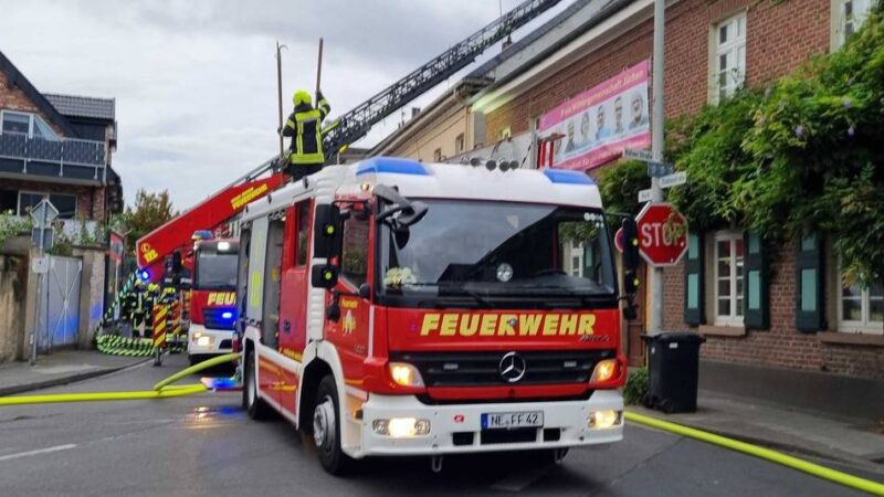 Unfälle und Sturmschäden: Dutzende Einsätze für die Jüchener Feuerwehr