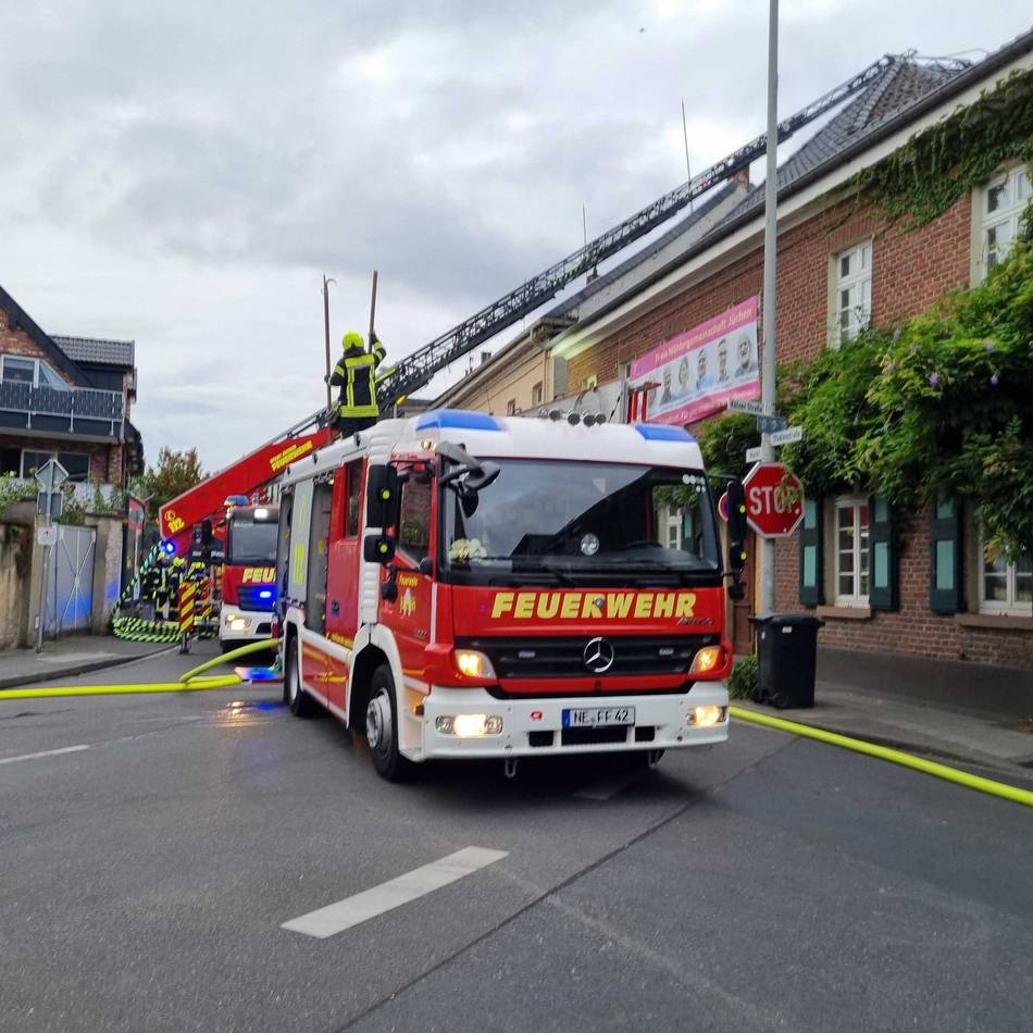 Unfälle und Sturmschäden: Dutzende Einsätze für die Jüchener Feuerwehr
