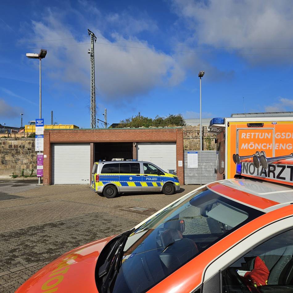 Rettungsdienst und Polizei im Einsatz: Schlägerei am Mönchengladbacher Hauptbahnhof – Mann war betrunken