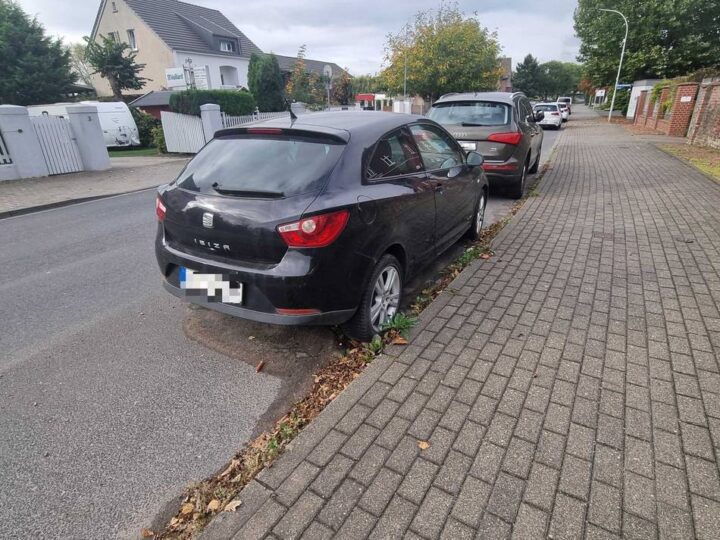 Problem auch in Grevenbroich: Ärger über geparkte Schrottautos – was können Anwohner tun?