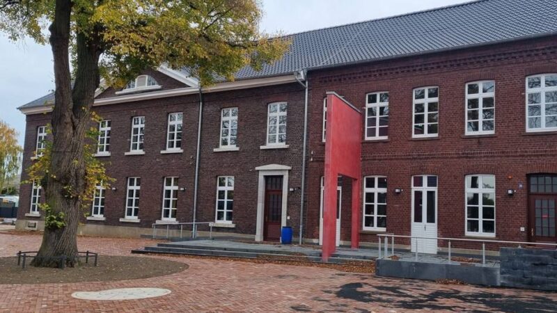 Nach langem Umbau: Alte Schule in Holzweiler wird wieder eröffnet