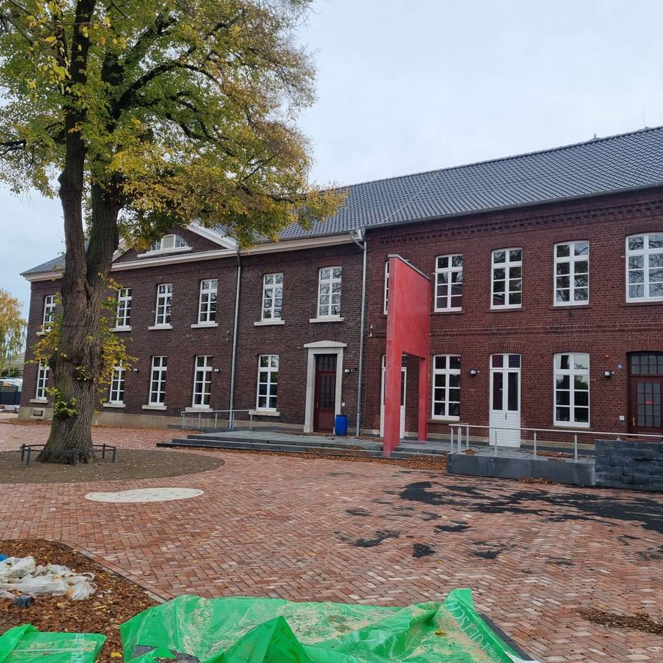 Nach langem Umbau: Alte Schule in Holzweiler wird wieder eröffnet