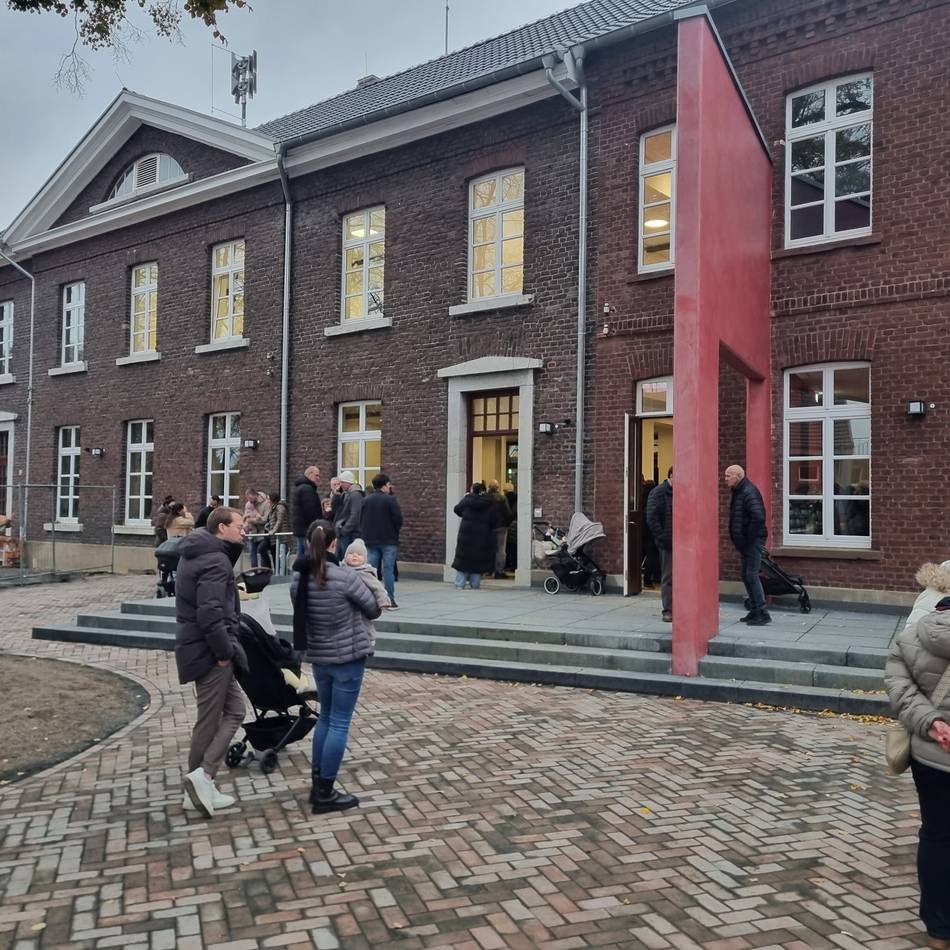Alte Schule ist wieder offen: Holzweiler hat ein neues Schmuckstück