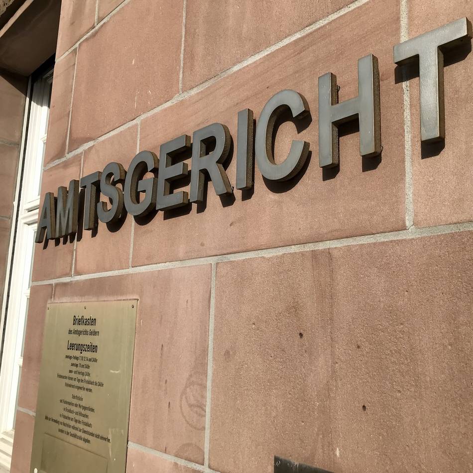 „Letzte Chance“: Schlägerei mit Besenstiel endet vor Gericht