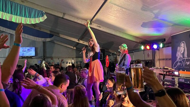 Ausverkauftes Haus: So stimmungsvoll war das Stendener Oktoberfest