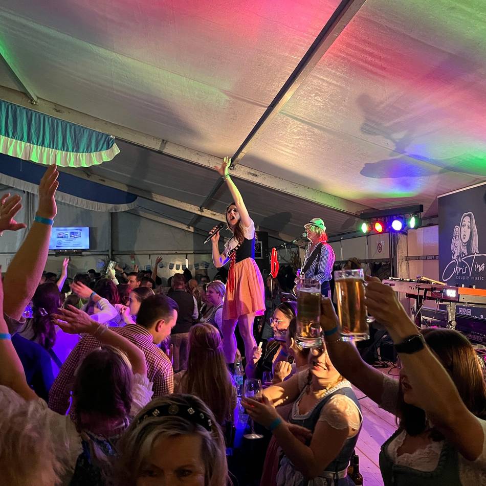 Ausverkauftes Haus: So stimmungsvoll war das Stendener Oktoberfest