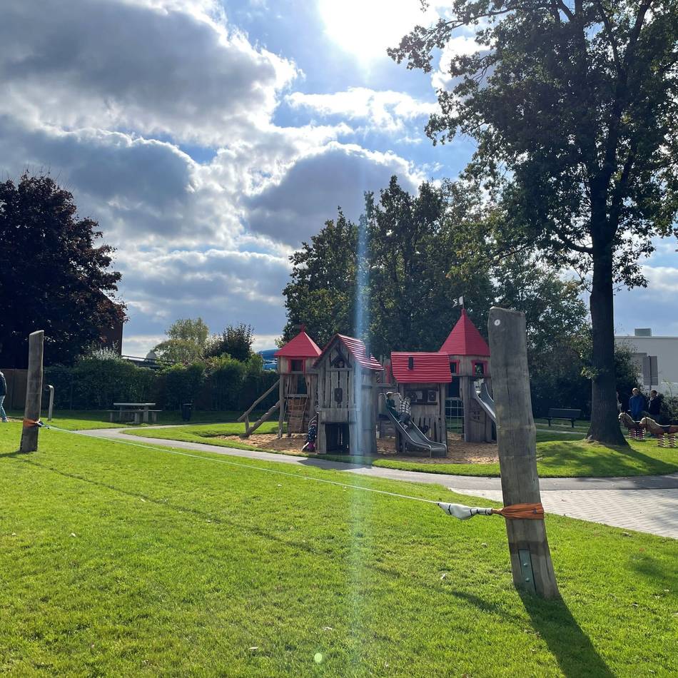 Familienfreundliches Monheim: Neuer Spielplatz an der Straße des 17. Juni eröffnet