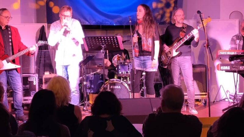 Bluesrock-Konzert in Hückeswagen: „Stainless Blue“-Sängerin feiert überzeugendes Debüt