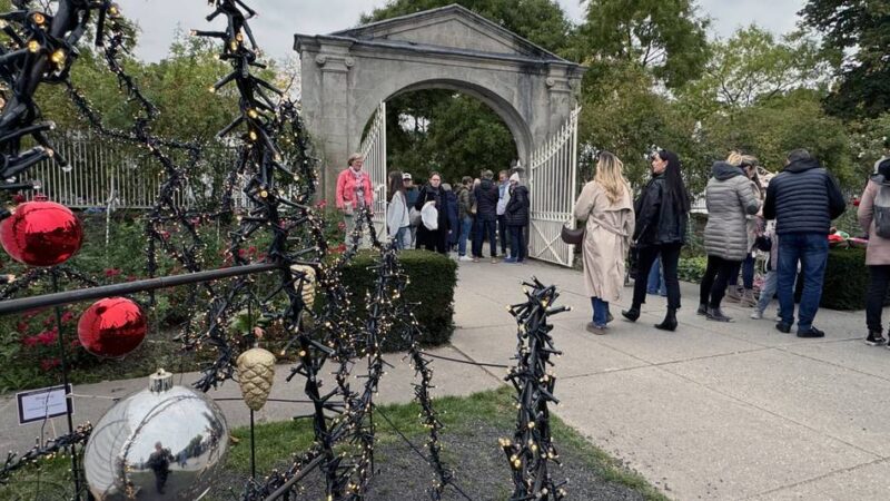 Tausende Besucher beim Herbstmarkt in Jüchen: Schloss Dyck feiert den goldenen Oktober