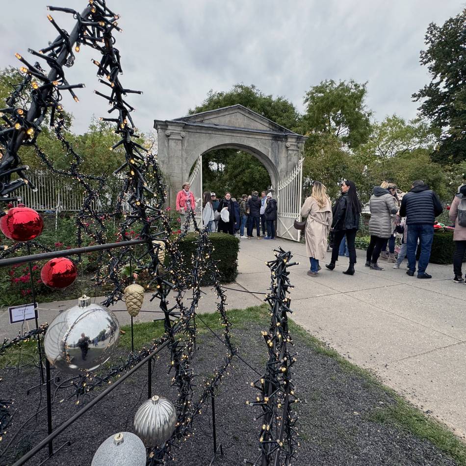 Tausende Besucher beim Herbstmarkt in Jüchen: Schloss Dyck feiert den goldenen Oktober