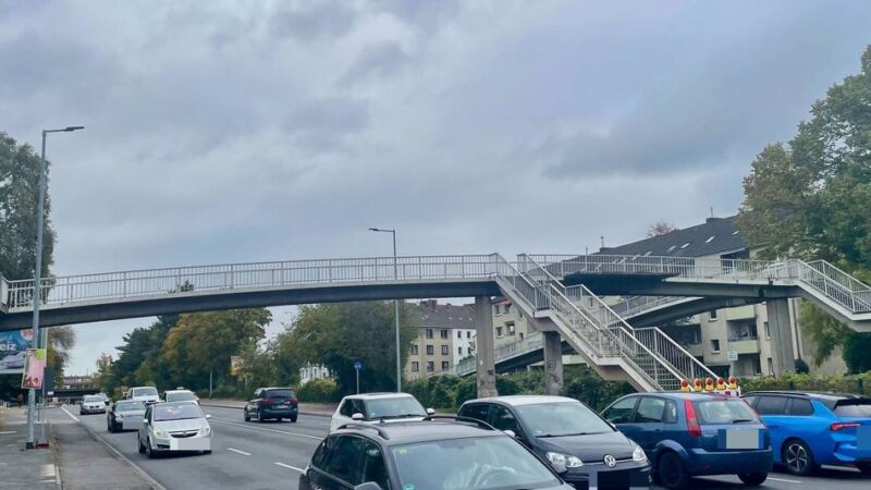 Sperrung in Mönchengladbach: Marode Fußgängerbrücke – jetzt entfällt die Haltestelle