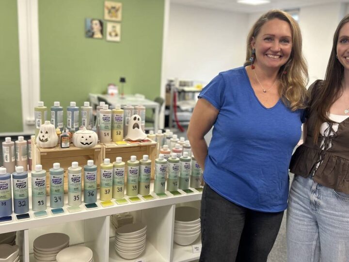 Handwerk mit Herz: Mutter-Tochter-Duo startet Keramik-Atelier in Dormagen