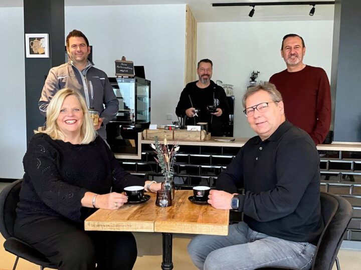 Neue Gastronomie in Radevormwald: „Jay’s Café“ eröffnet in früherer Vinothek am Markt