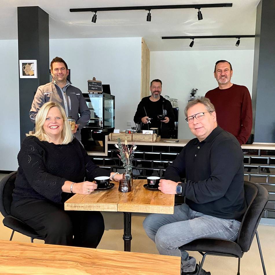 Neue Gastronomie in Radevormwald: „Jay’s Café“ eröffnet in früherer Vinothek am Markt