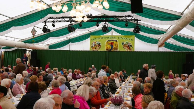 Brauchtum in Radevormwald: Seniorennachmittag mit Bändertanz und Bingo