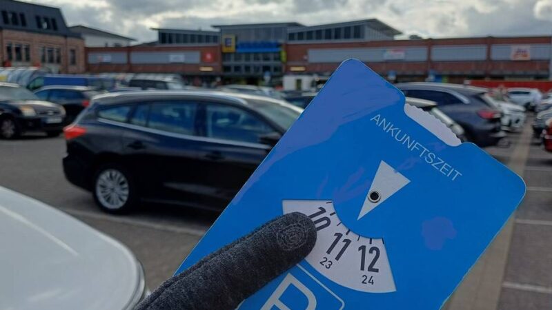 Parken in Korschenbroich: Demnächst Parkscheibenpflicht auf dem Matthias-Hoeren-Platz