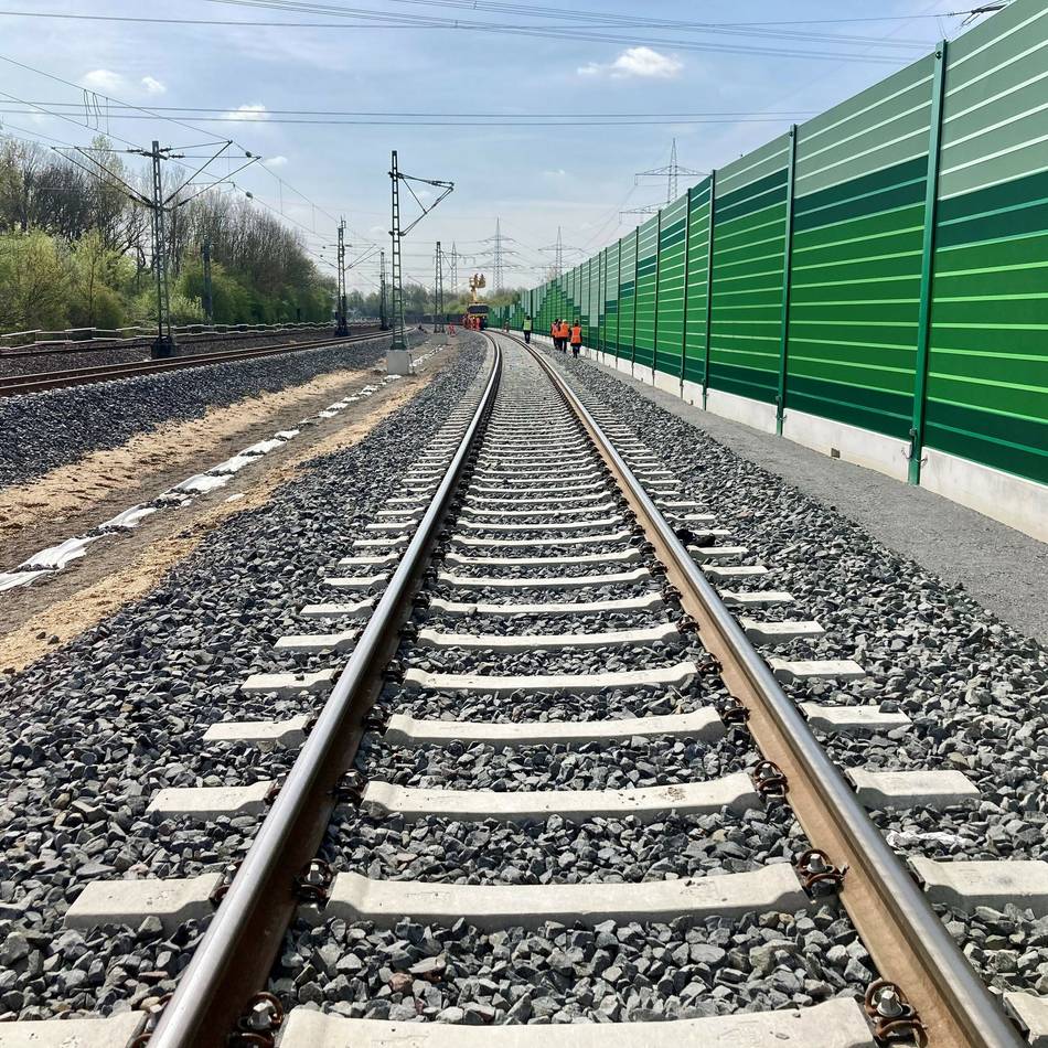 Zwischen Leverkusen und Leichlingen am Donnerstagnachmittag: Notarzteinsatz auf Bahnstrecke sorgt für Zugausfälle