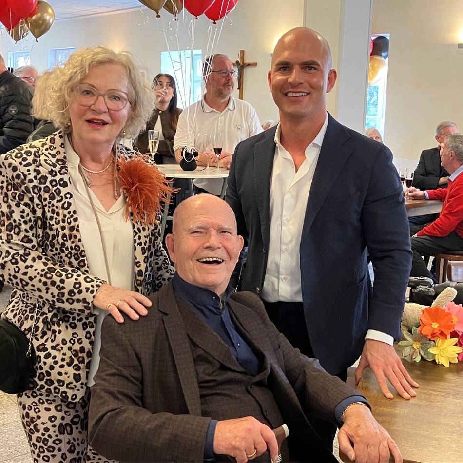 Ganzheitliche Medizin in Korschenbroich-Glehn: Zum 90. Geburtstag Praxisübergabe an den Sohn