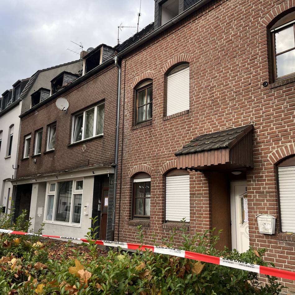 Mordkommission ermittelt in Goch: Feuer in Wohnhaus für Leiharbeiter – Mutmaßlicher Brandstifter auf der Flucht